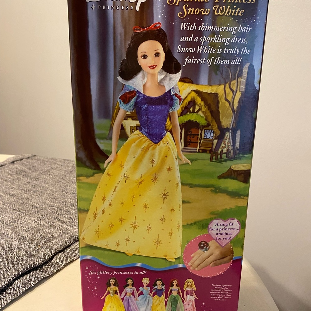Disney Princess Sparkle Princess Snow White W/ Ring NIB #G7936 - Picture 4 of 4